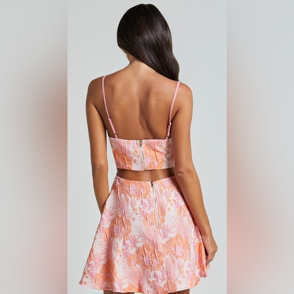 NWT Showpo. Lauraine Mini Dress Size 6 - Picture 2 of 4